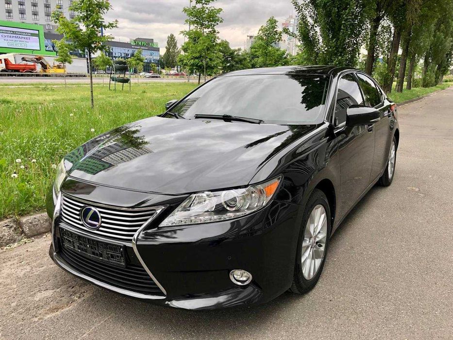 Гібрид седан Lexus ES 2013