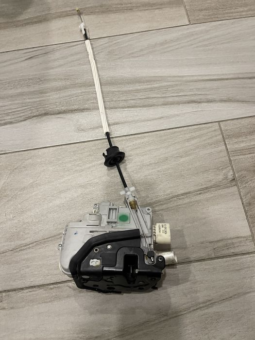 Замок двери передней левой 4G1837015 VAG ДЕФЕКТ