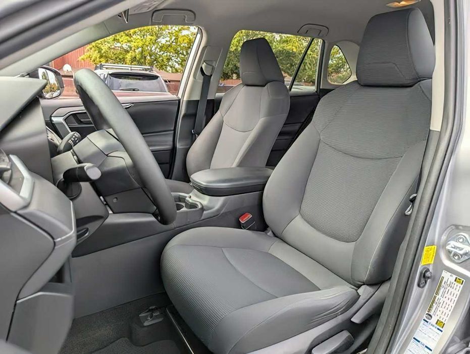 Toyota RAV4 Hybrid LE      2019