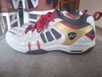 Buty YONEX rozmiar 40