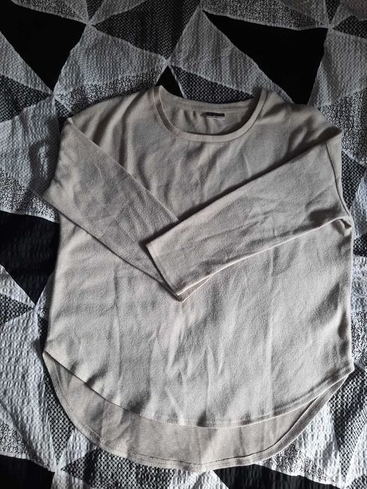 Beżowy sweter Beloved