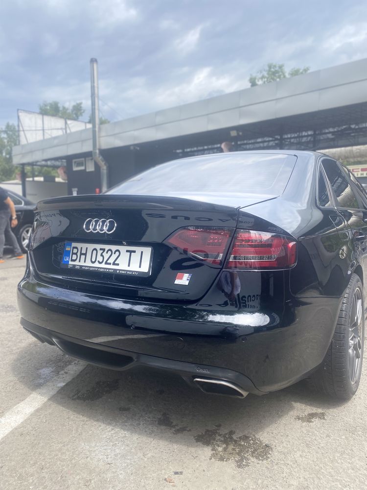 Ауди А4 1.8 Офіційне авто