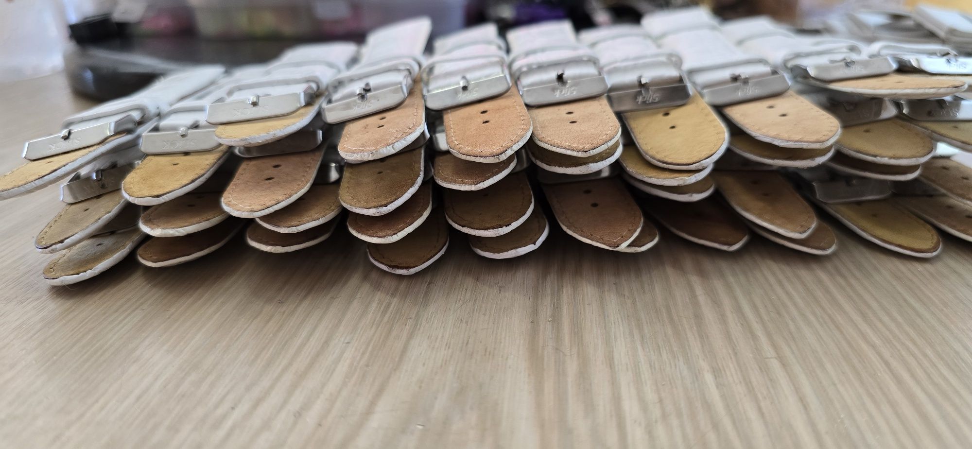 Braçaletes slick lavrados brancos 38 unidades 24mm