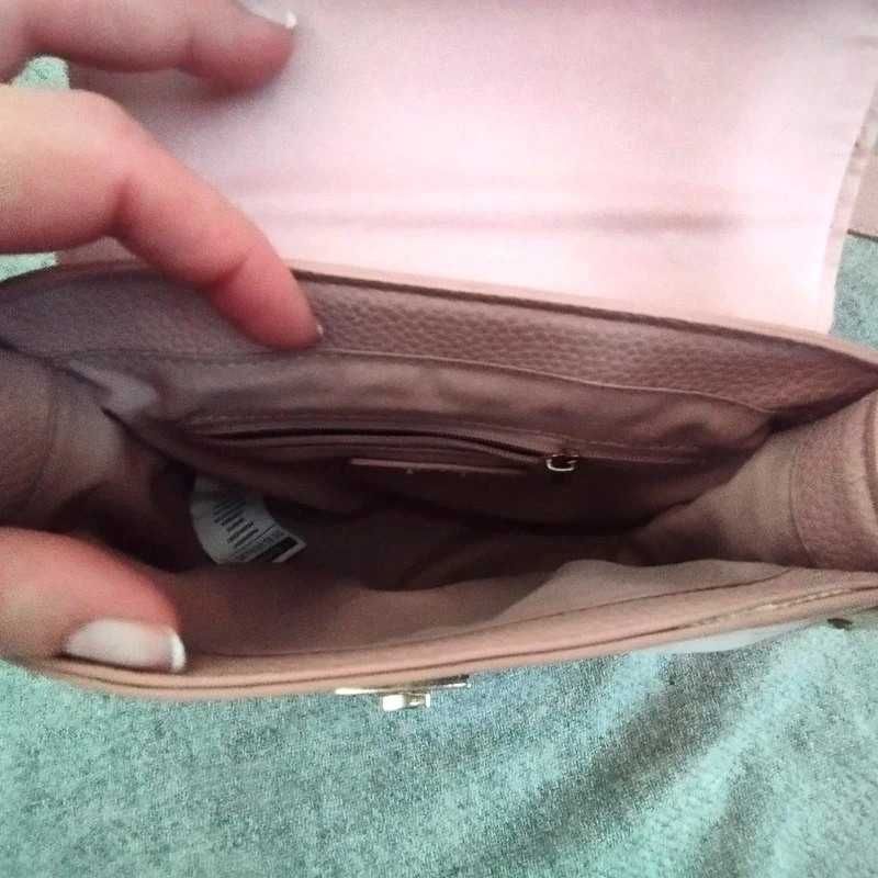 Różowa torebka listonoszka  crossbody regulowany pasek półksiężyc mała