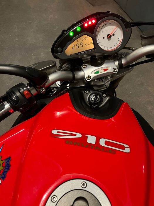 MV agusta brutale 910