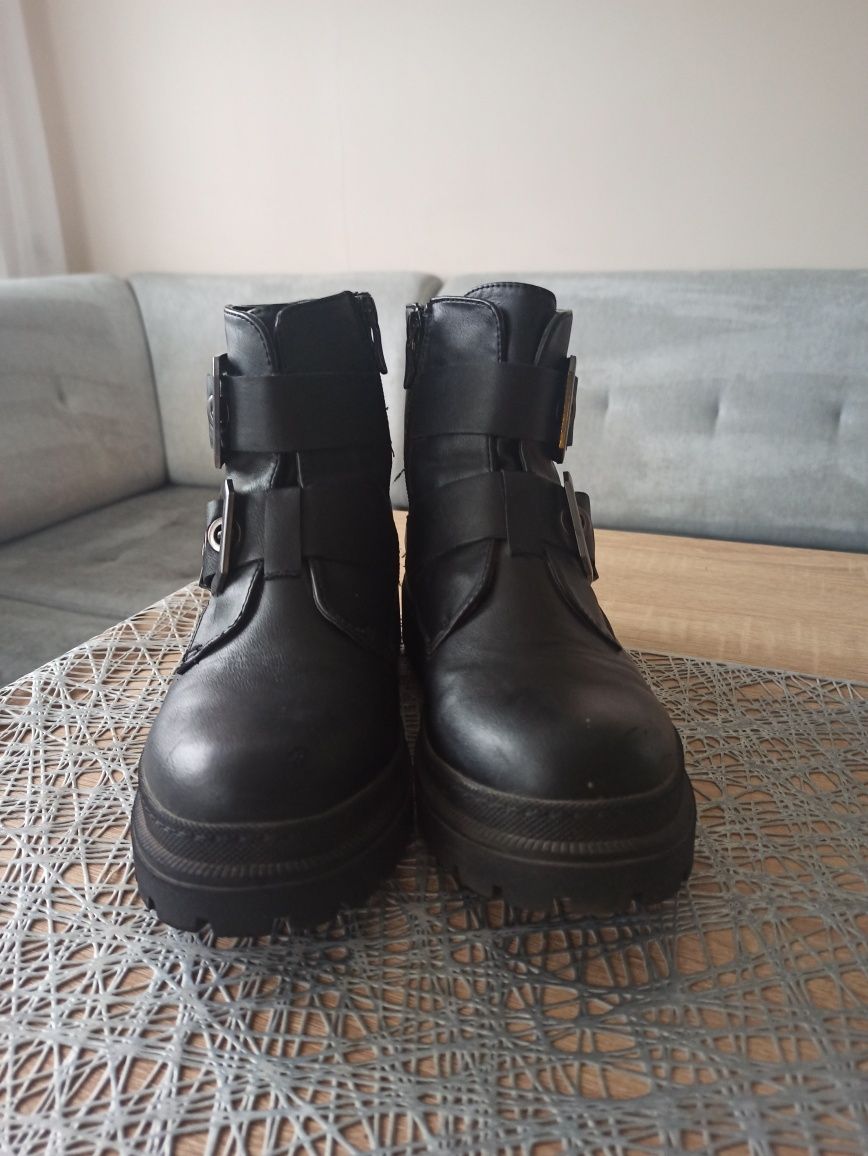 Czarne buty DeeZee rozm. 38