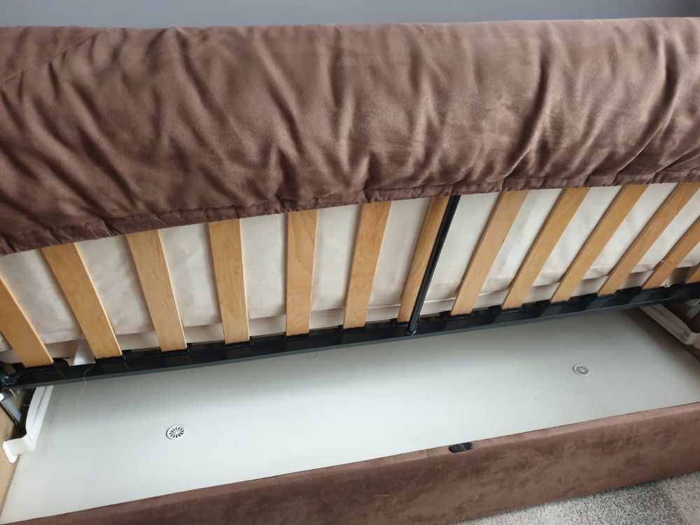Rozkładana sofa z materacami