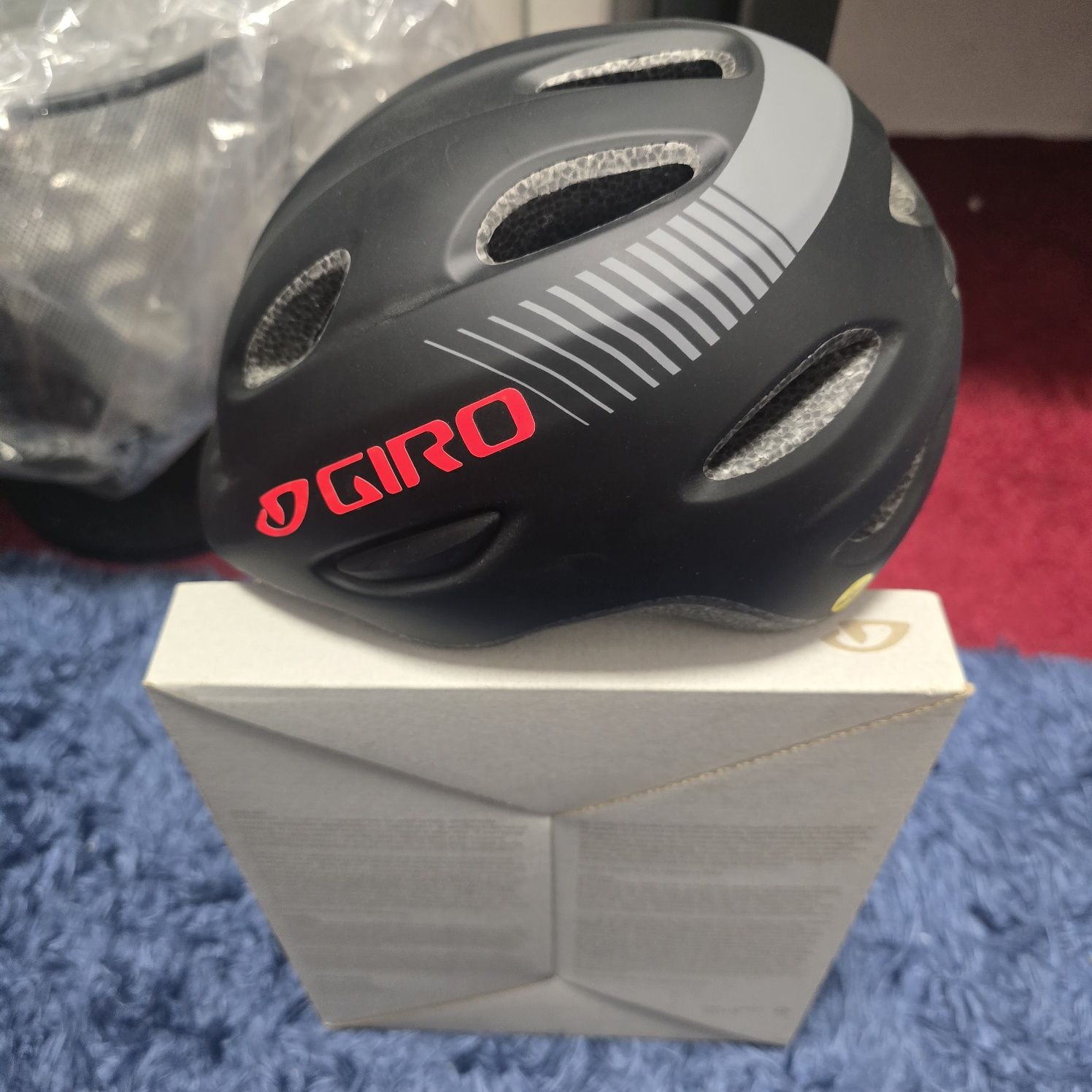 Giro scamp czarny kask
