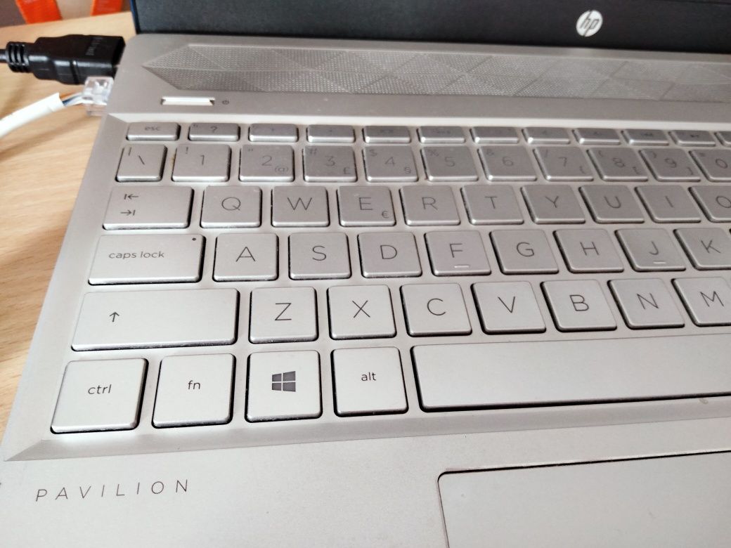 Portátil HP Pavilion 15-CW1011NP  15.6''