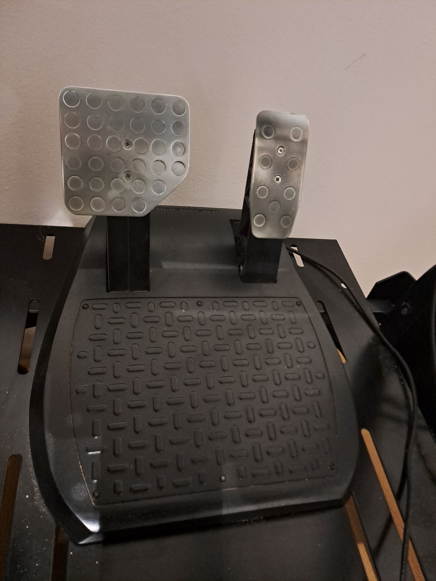 Kierownica thrustmaster t150
