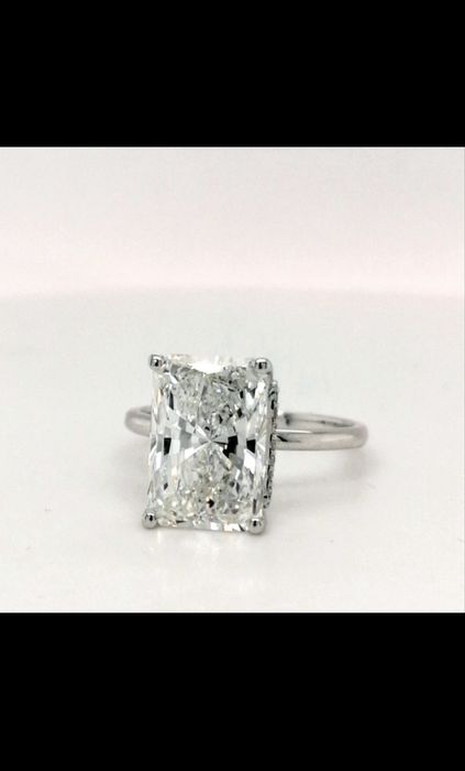 Anel de Luxo com diamante de 5.02 ct IGI em ouro branco 18 K
