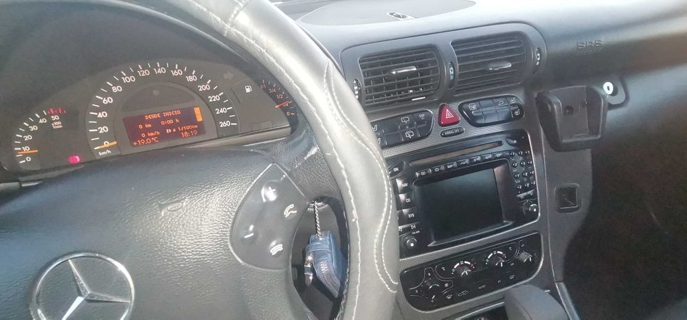 Mercedes-Benz C220 CDI 2002 – Muito Bom Estado