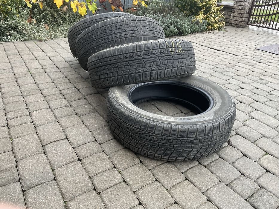 Продаю зимові шини розмір 225/60