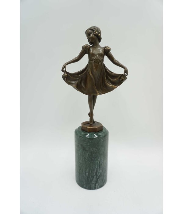 FIGURA Z BRĄZU DZIEWCZYNKA W SUKIENCE - młoda tancerka baletnica