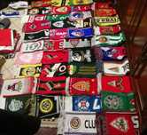 Cachecóis de vários clubes