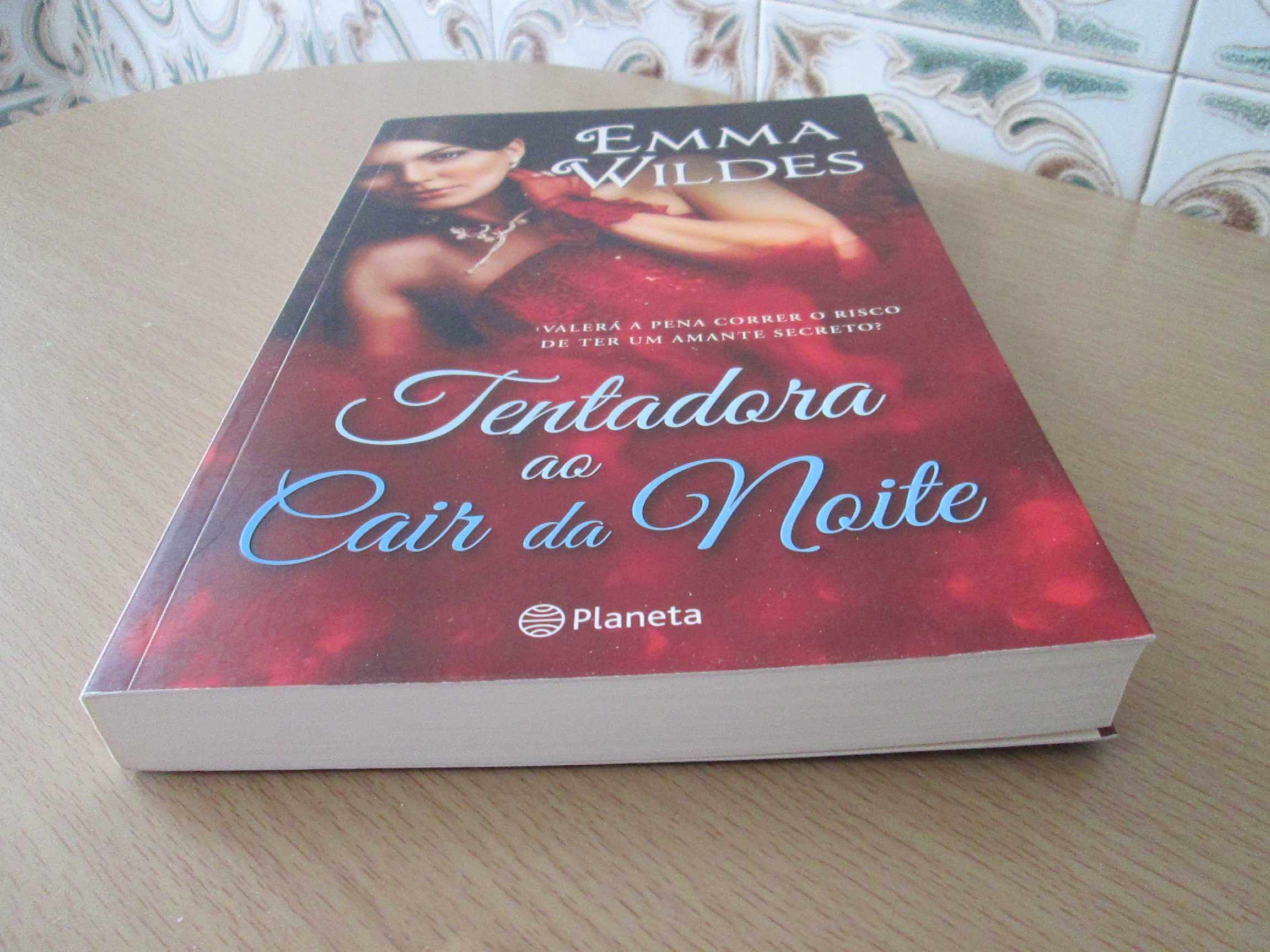 Tentadora ao Cair da Noite de Emma Wildes (Oferta de Portes)