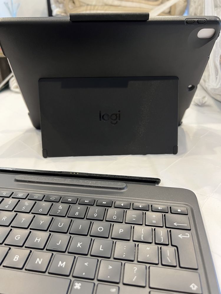 Capa Teclado Ipad Pro 10.5 Logitech Slim Combo