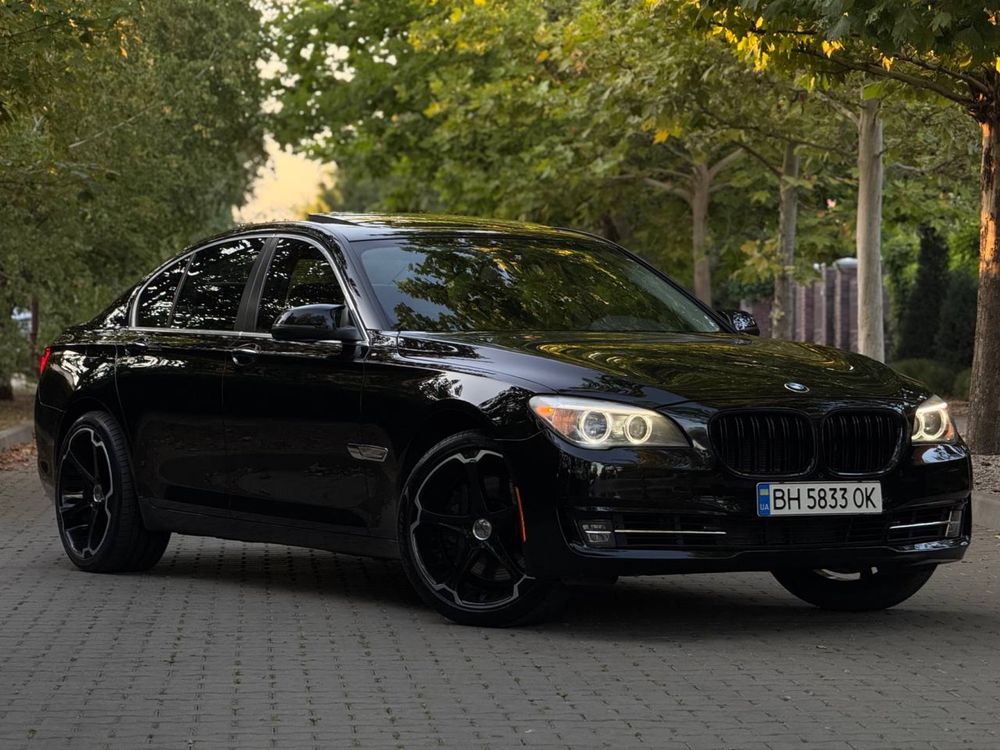 BMW 750i 2014 год выпуска в хорошем состоянии