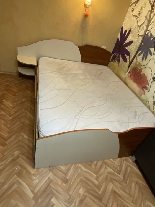 Продам кровать с матрасом