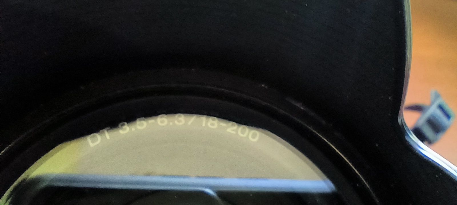 Sony DSLR-A350 z obiektywem 18-200