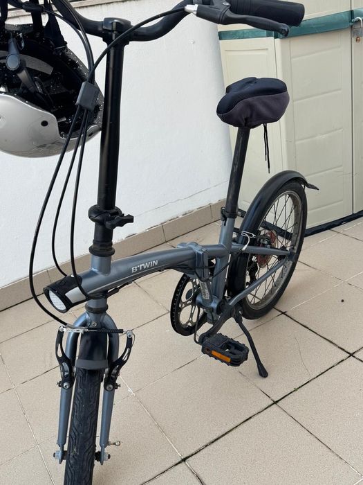 Bicicleta usada com capacete