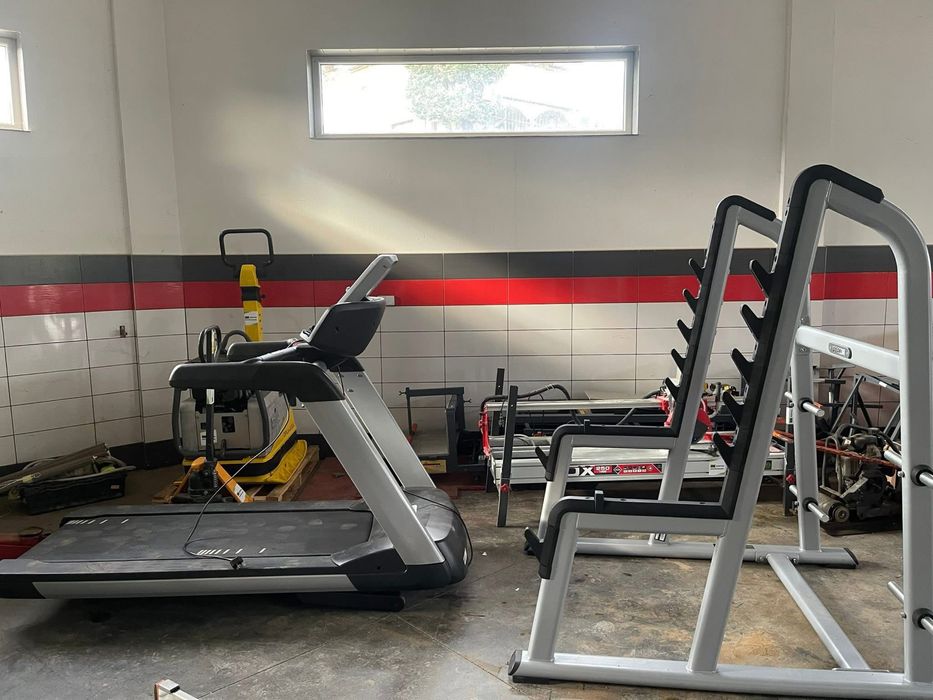 Bieżnia Precor TRM700-18  + Precor SQUAT Rack  zestaw