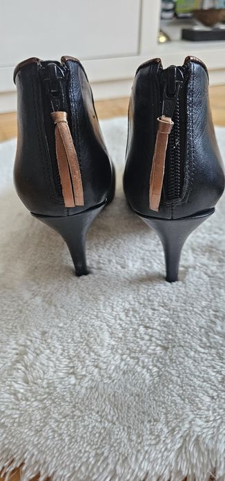 Botins Kookai em couro