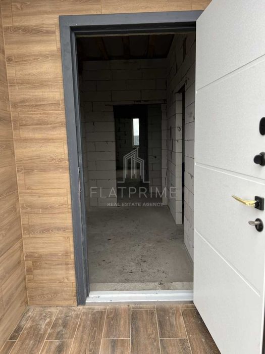 Продам новий будинок з басейном у котеджному містечку "Міжріччя"