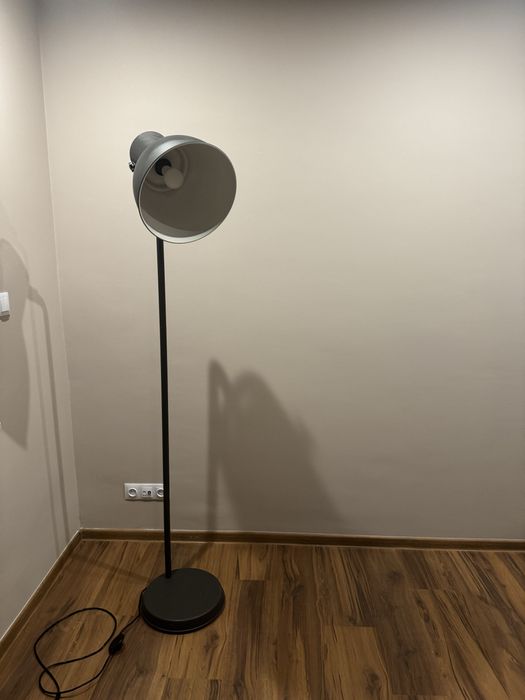 Lampa stojąca (podłogowa)