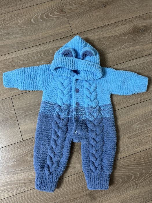 Вʼязаний дитячий комбінезон