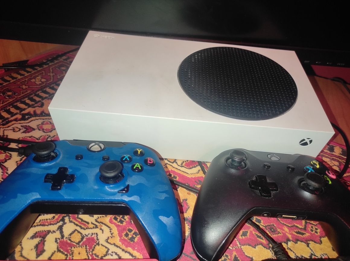 Konsola Xbox series s 2 pady Xbox game pass Ultimate