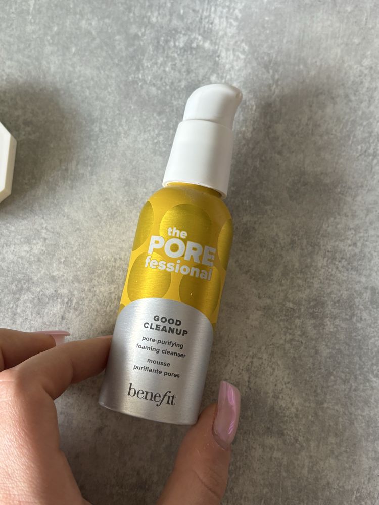 Mini rozświetlacz złoty cień do powiek fenty beauty hustla baby