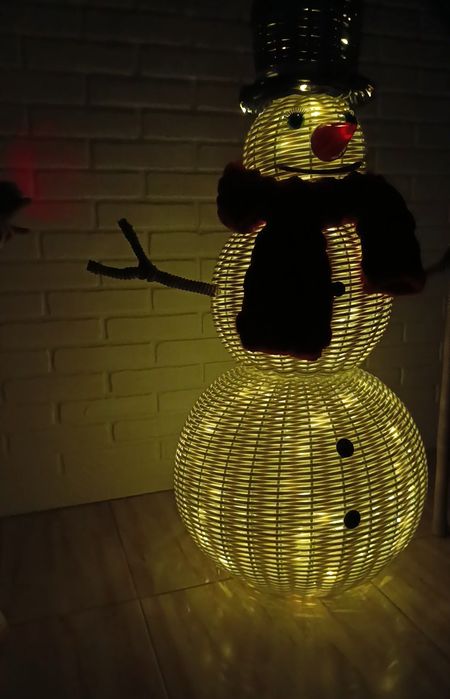 Сніговик з штучного ротангу