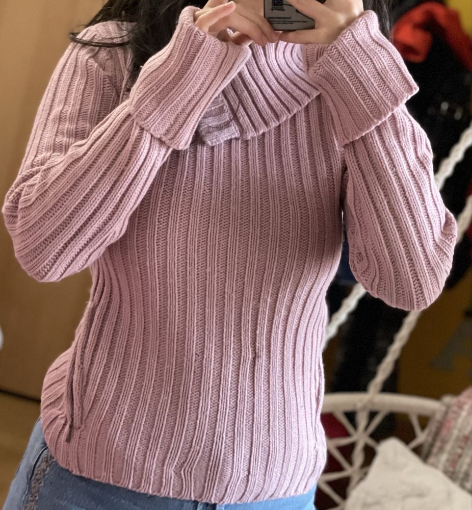 Camisola com gola assimétrica e bolsos
