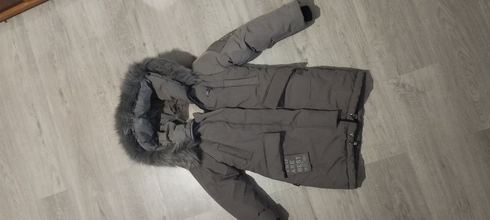 Курточка зима на дівчинку 140