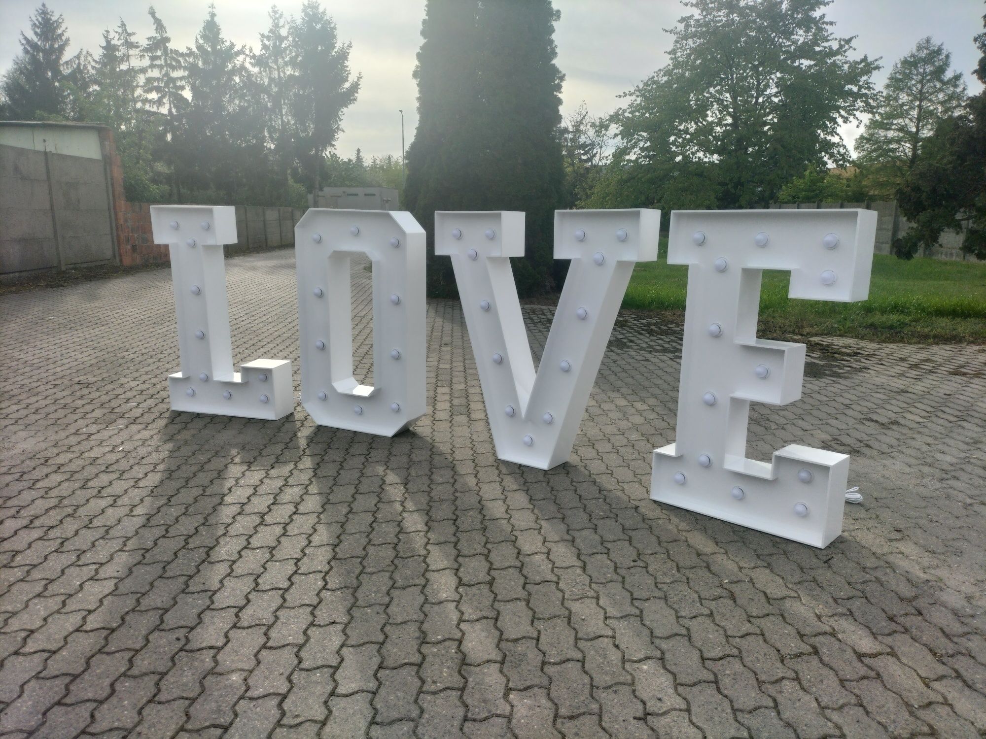 LOVE napis podświetlany love żarówkowe