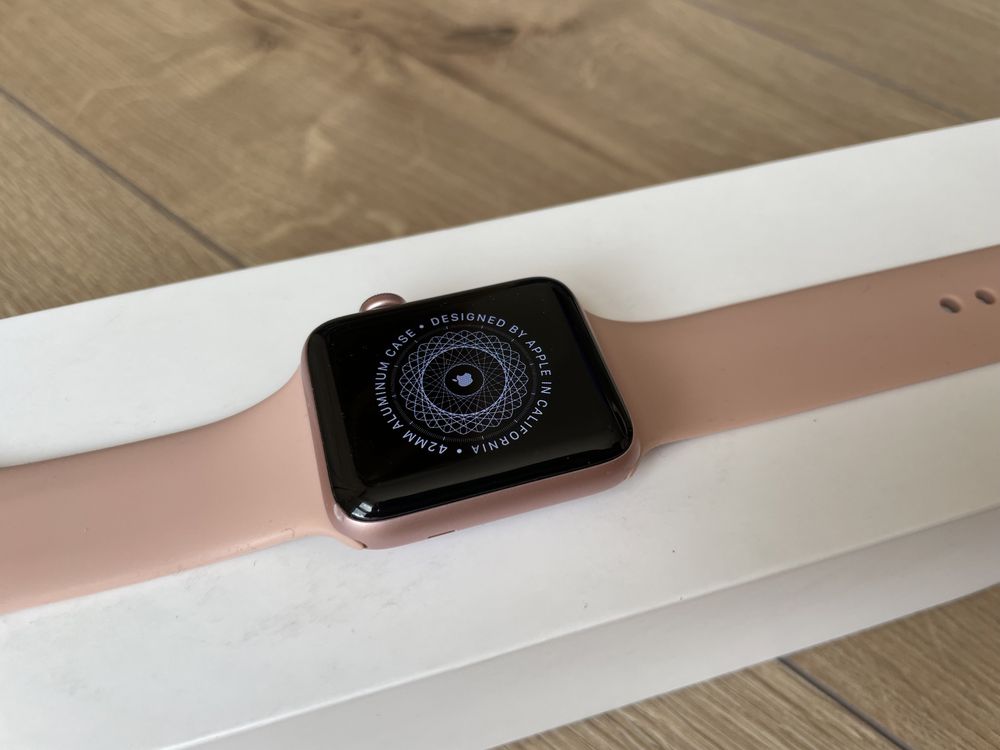 Idealny Apple Watch serii 2 42 mm ROSE GOLD w bardzo dobrym stanie!