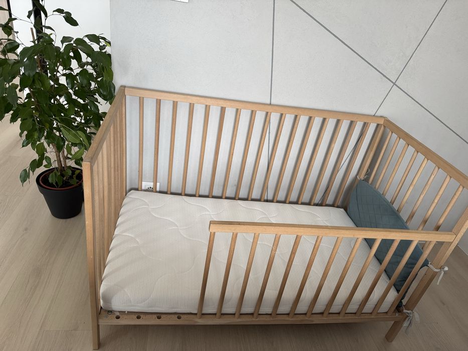 Łóżeczko dzieciece 120 x 60 z materacem + przescieradla