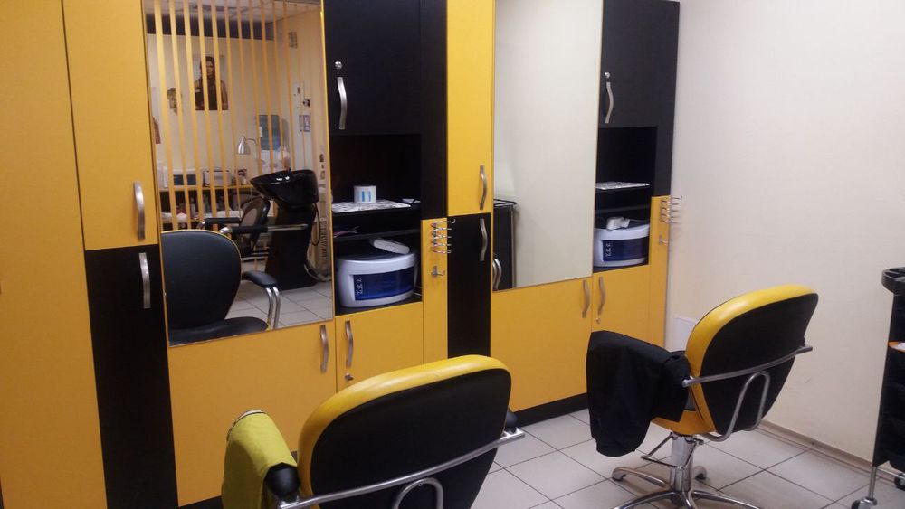 Продам свої перукарські меблі,все в дуже гарному стані.