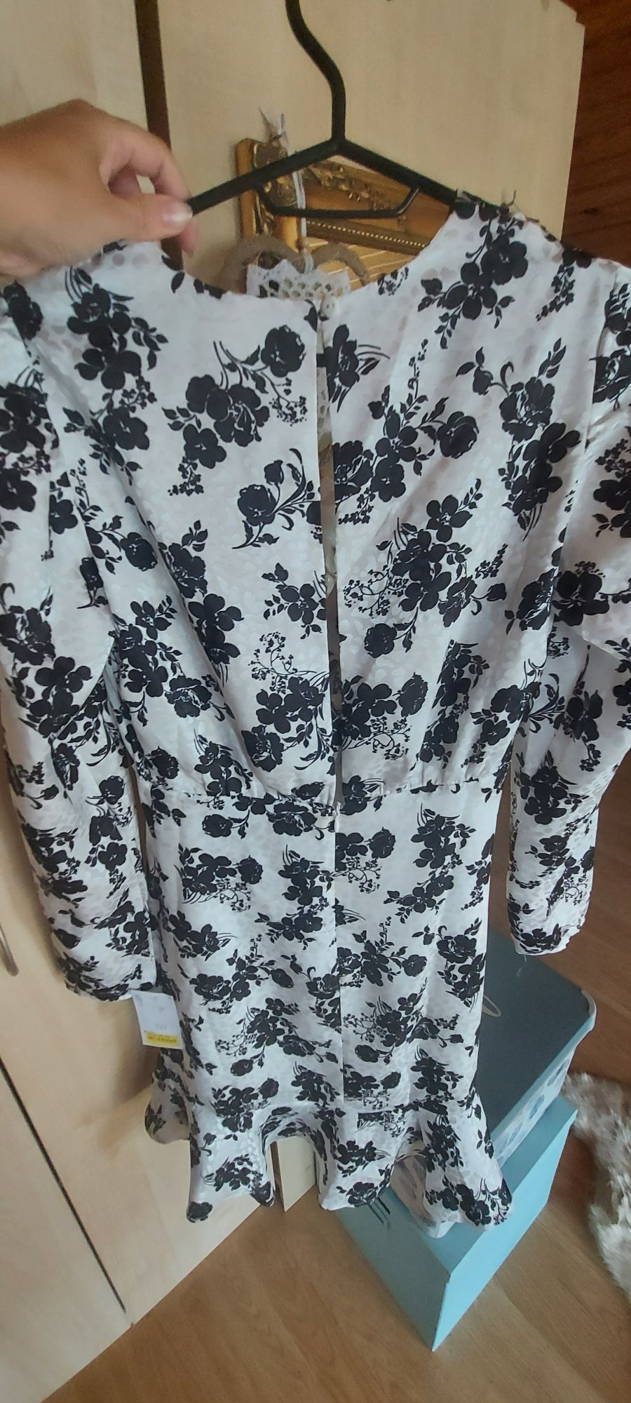 Nowa sukienka guess xs s falbanki mini