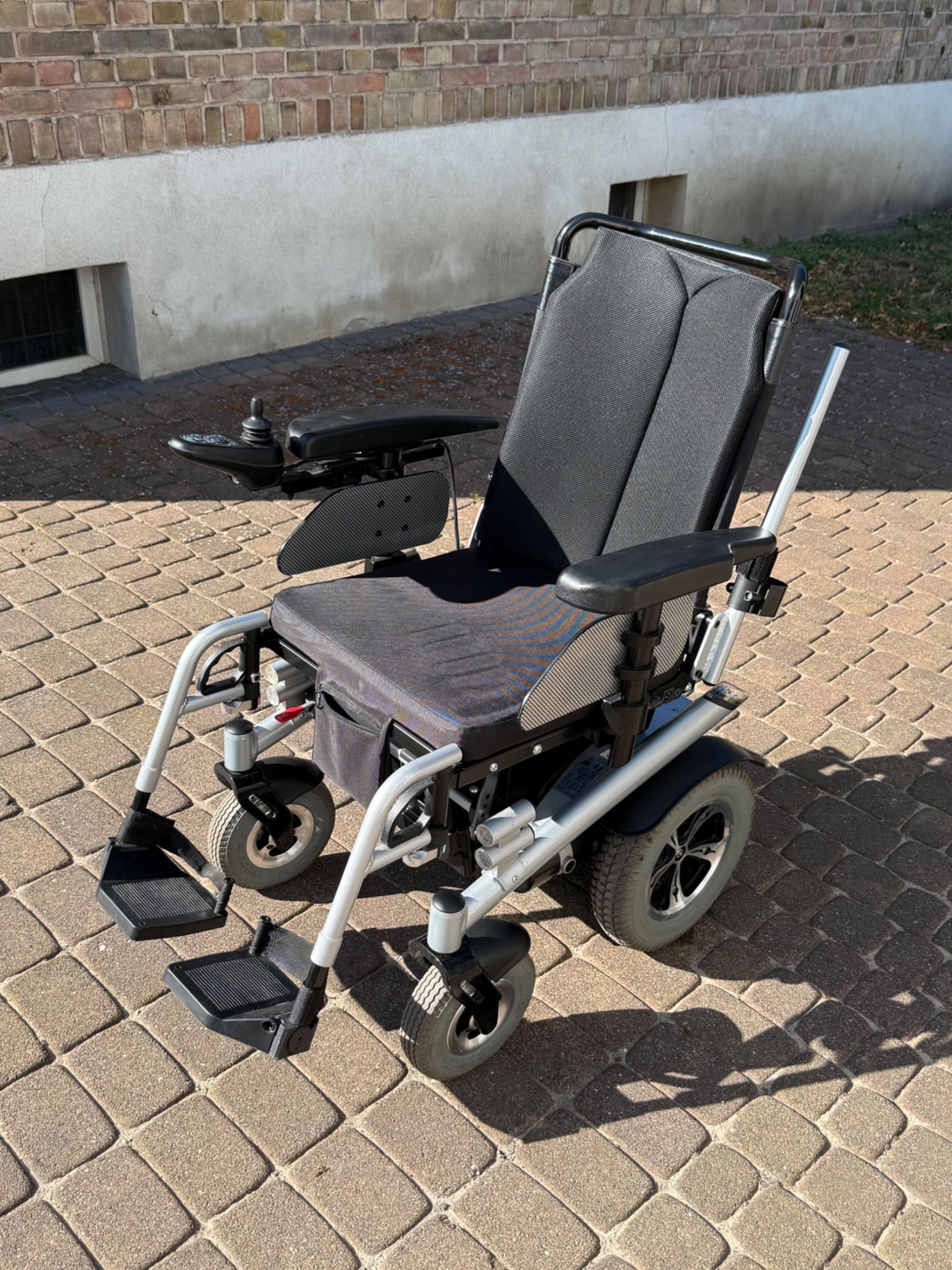 Sprzedam wózek inwalidzki elektryczny VITEA CARE praktycznie nowy