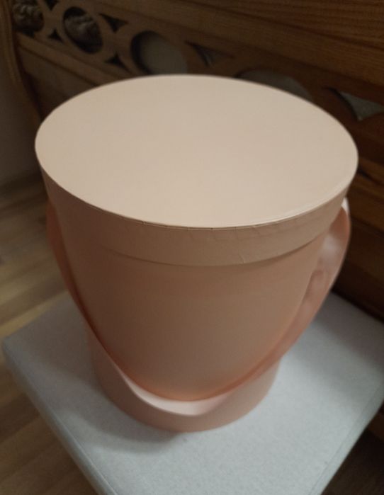 Коробка тубус подарункова персикова