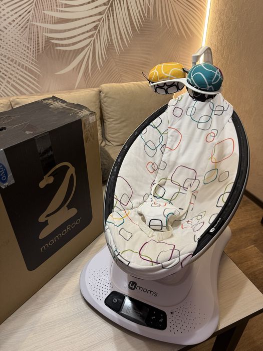 Крісло-гойдалка 4MOMS mamaRoo 4.0