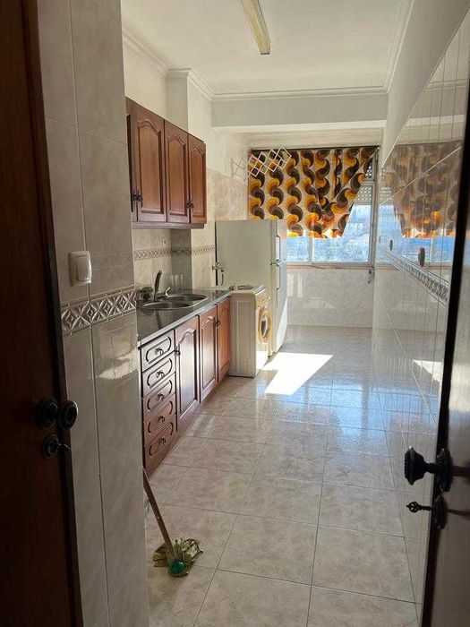 Quarto - 450€ Damaia