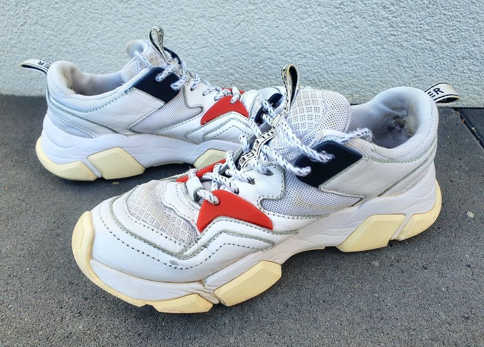 TOMMY HILFIGER sneakersy białe adidasy lekkie wyższa podeszwa 36 logo