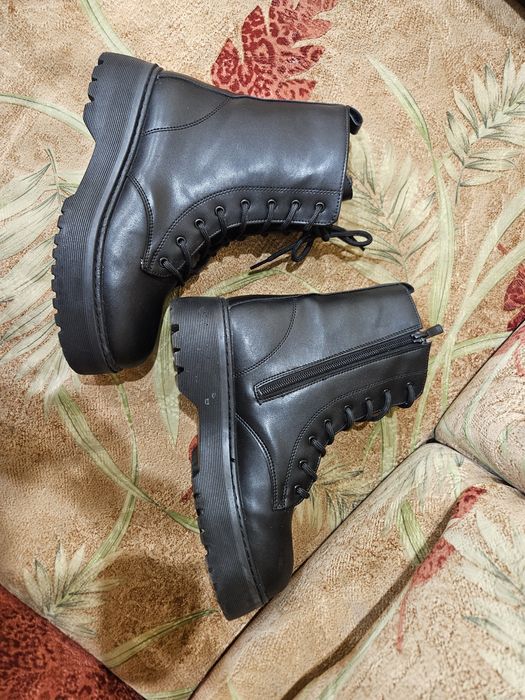 LG Waikiki демі чоботи 38-39 розмір