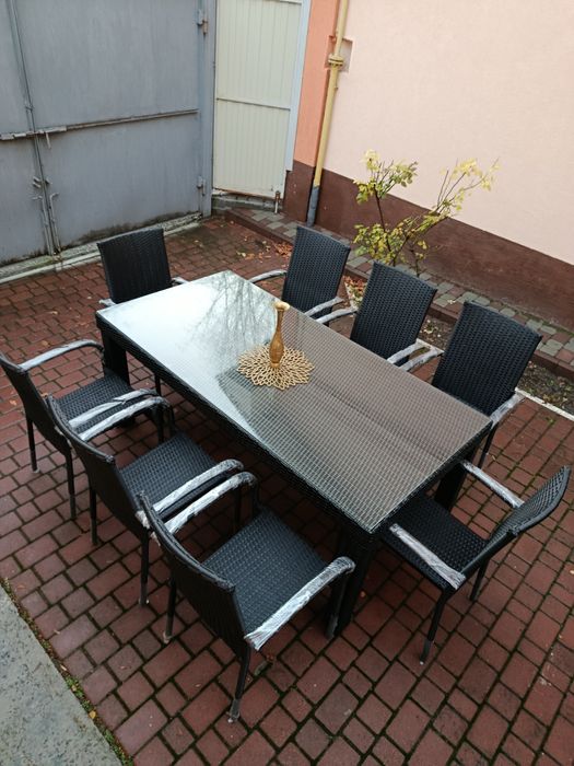 Садовий комплект на 8 персон з штучного ротангу.