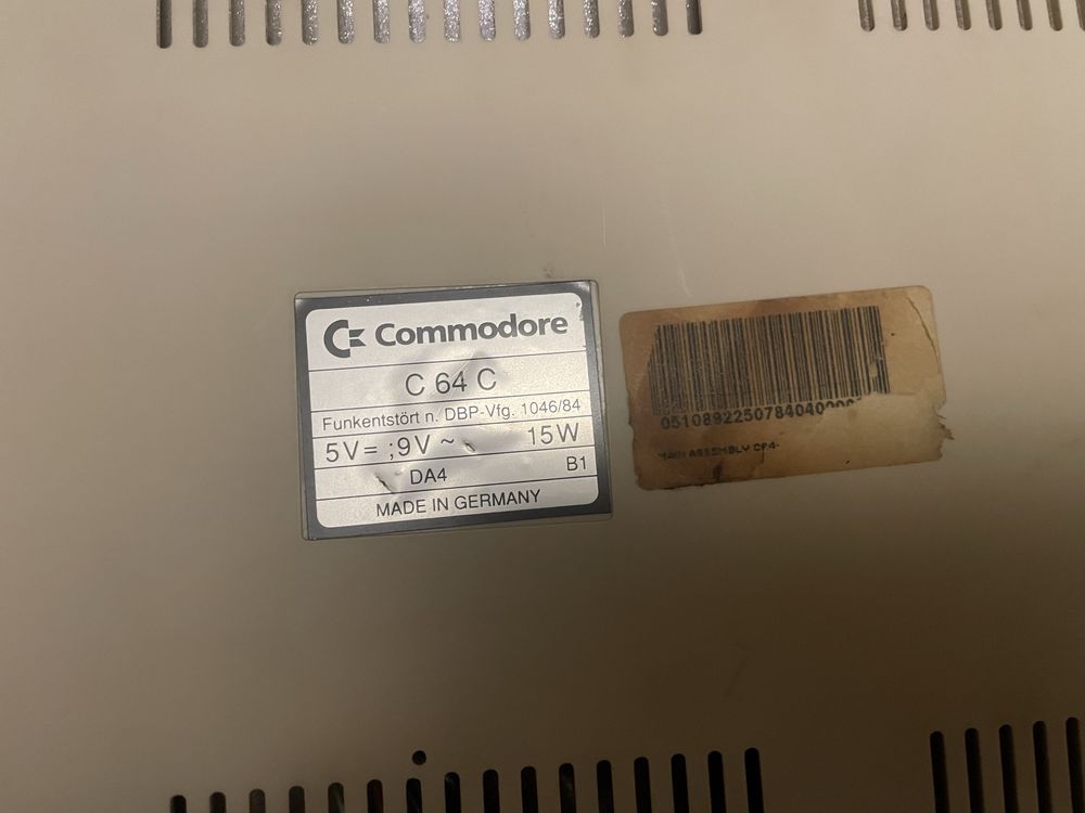 Commodore C64C + oryginalny zasilacz – retro komputer