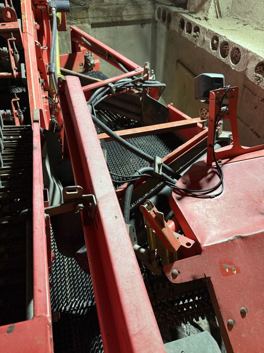 Kombajn ziemniaczany samobieżny grimme sf 150 60 ub (ropa avr)