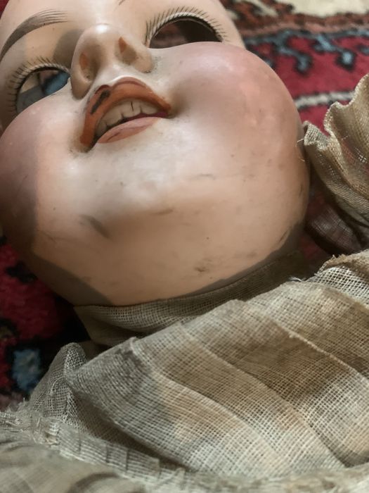 Stara lalka do naprawy